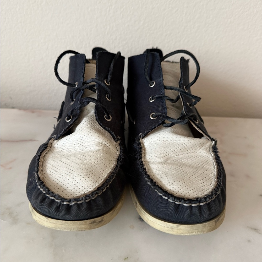 Generic Man - Men’s Size 10 Navy and White Casual Shoes - Picture 3 of 8